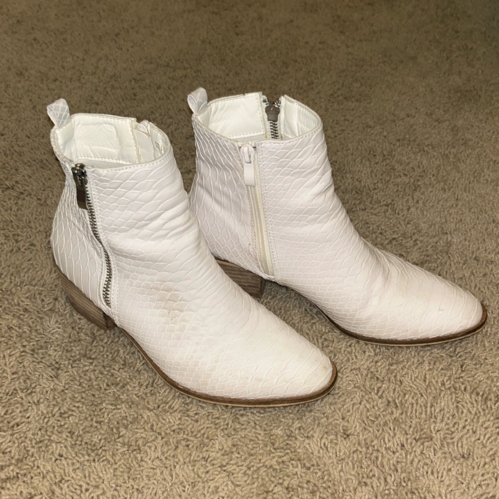 Boutique white snake skin booties!